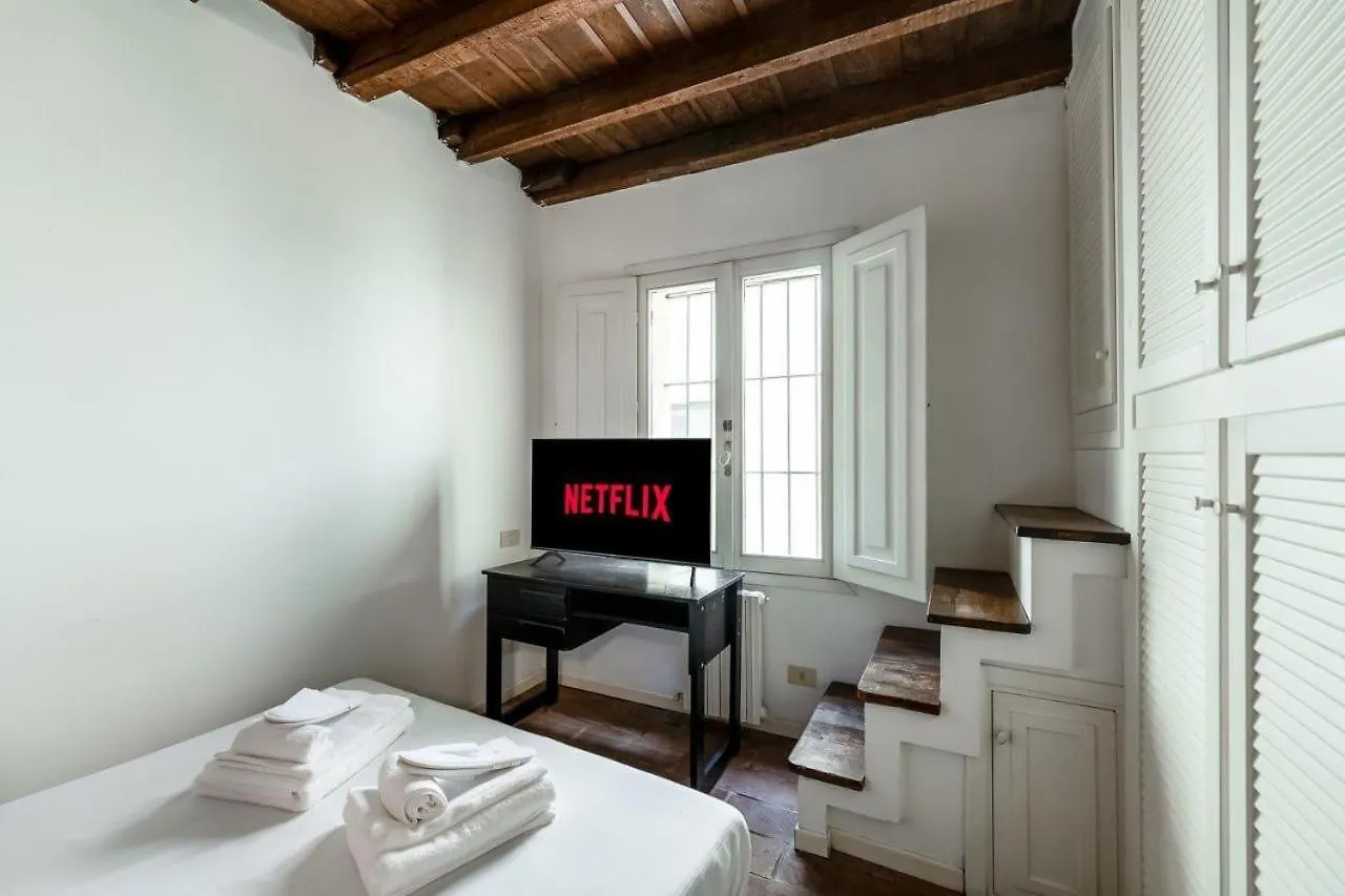 Navigli Cozy Nest - Central Studio Apt Милан Италия