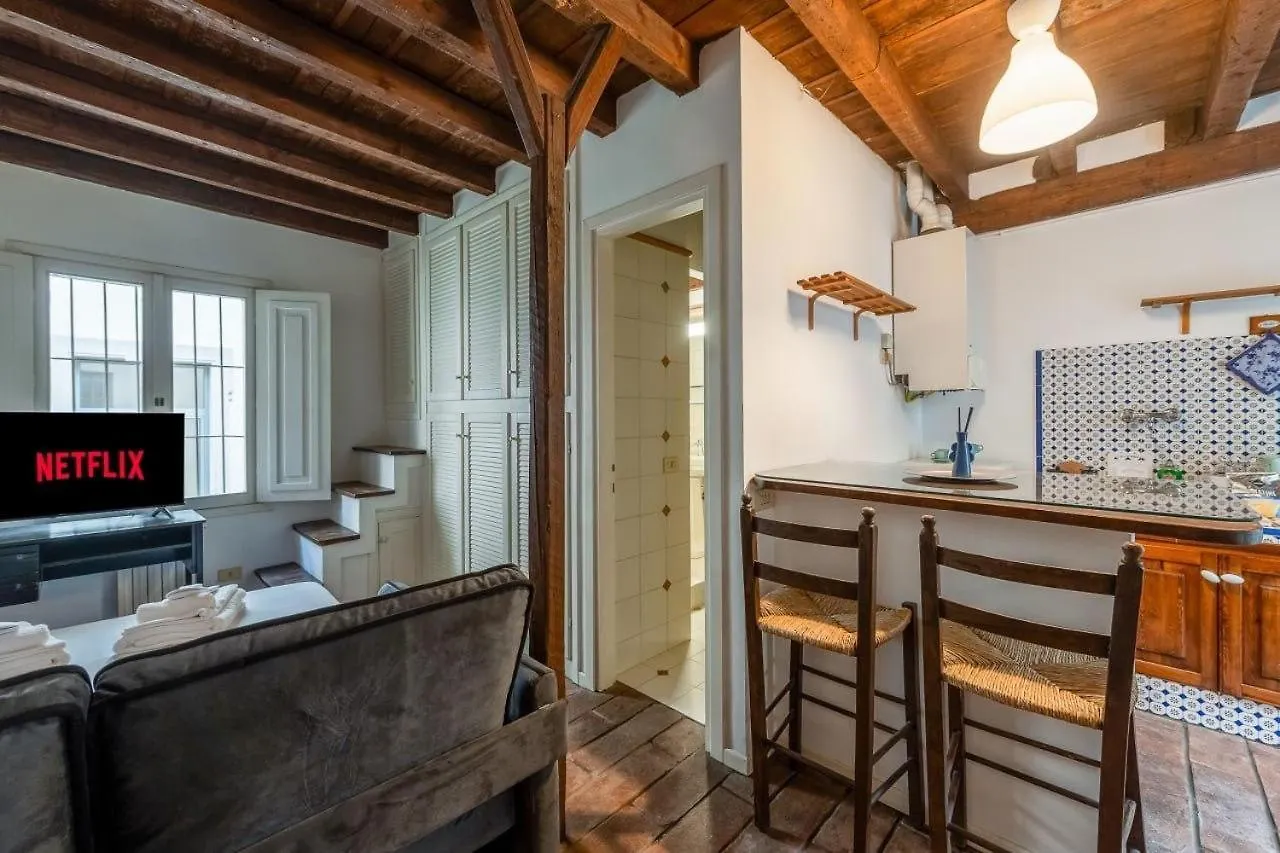 Navigli Cozy Nest - Central Studio Apt Mediolan